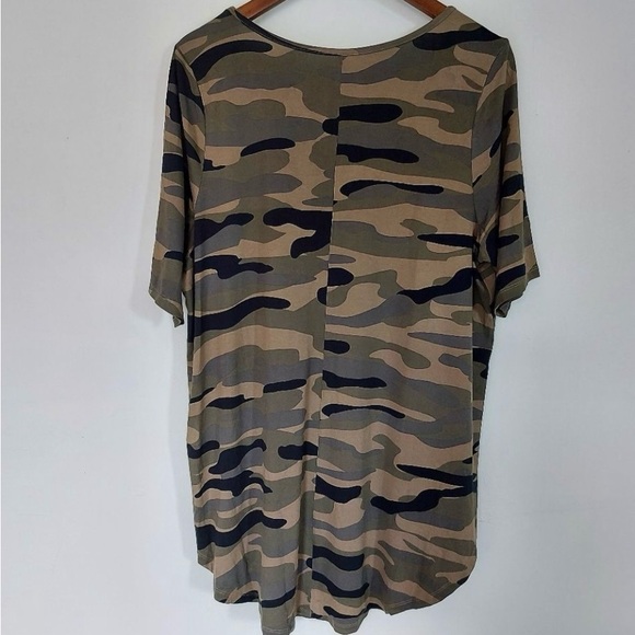 TORRID 2XL camo top v-neck - Picture 2 of 5